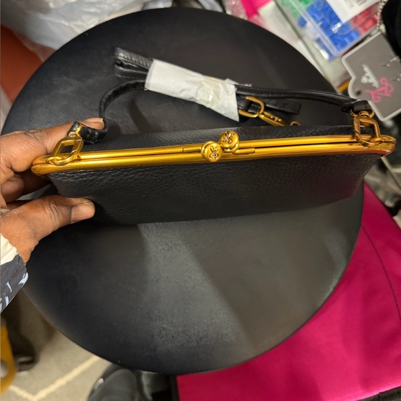 Hobo Cora Wallet Crossbody - Picture 4 of 11